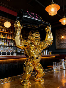 <span class=keywords><strong>Nueva</strong></span> Llegada, Gorilas Galvanizados en Oro Sosteniendo una Botella de Vino, Estatua Geométrica de Gorila <span class=keywords><strong>King</strong></span> <span class=keywords><strong>Kong</strong></span> de 40 cm, Decoración para el Hogar, Artesanía de Resina - Product Image 4