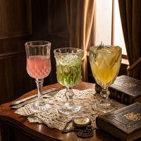 Vente en gros de tasses à lait en verre à tige courte de haute qualité, modernes, réutilisables, à motifs de dessins animés, avec logo personnalisé, pour bar, fête, mariage