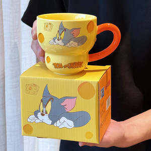 Taza de cerámica Tom y Jerry con asa, diseño de dibujos animados, color beige y naranja, para café, oficina, desayuno, regalo - Product Image 4