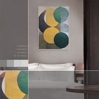 Impression sur toile encadrée avec motif abstrait vert pour chambre standard d'hôtel
