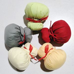 Bolsa de Moxibustión con Almohadilla Térmica de Artemisia y Bola de Masaje Herbal Colorida para Terapia de Bienestar Tradicional Indonesio - Product Image 3