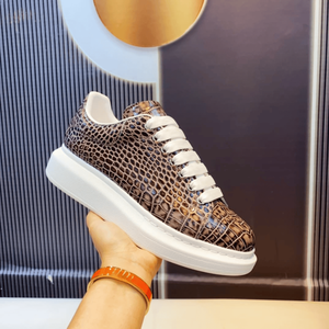 Zapatillas deportivas casuales Alexander 2026 de moda con parte superior marrón con relieve de escamas de pez prensadas en caliente, suela gruesa Mc que aumenta la altura, modelo Queen - Product Image 1