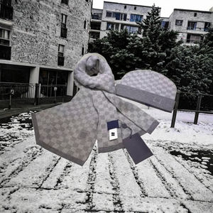 Set di Berretto Invernale di Lusso in Jacquard per Uomo e <span class=keywords><strong>Donna</strong></span>, Cappello con Stampa Skateboard, <span class=keywords><strong>Sciarpa</strong></span> Lunga in Lana Nera e <span class=keywords><strong>Guanti</strong></span> - Product Image 3