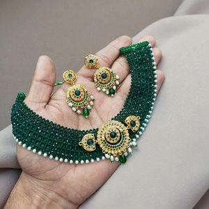 Conjunto de Joyería para Aniversario de Bodas AD con Gargantilla con Perlas y Pendientes de Esmalte Kundan, Producto Artesanal al por Mayor - Product Image 1