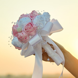 Blanc Satin Rose Clair Soie Rose Moderne Bouquet De Mariage De Luxe Bouquet De Mariée À La Main Mariée Tenu Dans La Main Fleur Romantique Valentine - Product Image 1