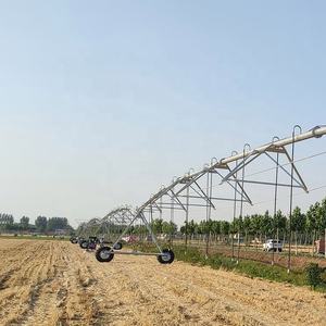 Matériel d'<span class=keywords><strong>irrigation</strong></span> agricole à déplacement latéral Système d'<span class=keywords><strong>irrigation</strong></span> à déplacement linéaire à quatre roues pour la ferme - Product Image 2