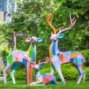 Esculturas de Ciervos de Fibra de Vidrio Geométricas Modernas, Arcoíris, Tamaño Real, Personalizadas, Realistas, Arte para Jardín Exterior, Coleccionables - Product Image 1