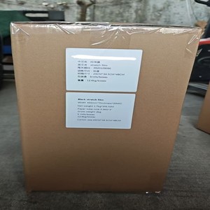 Pellicola Estensibile Nera 450MM 18-20 Pollici 80ga 90ga 100ga Morbida e Resistente allo Strappo 100% LLDPE per Imballaggi Sicuri e Stabili - Product Image 3