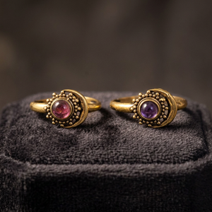 Bagues en pierre de grenat Offres Spéciales avec pierre d'améthyste naturelle de forme ronde avec bague de conception de lune - Product Image 1