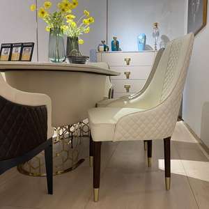 Chaises de salle à manger en cuir et <span class=keywords><strong>bois</strong></span> massif de luxe italien, avec accoudoirs, pieds de <span class=keywords><strong>chaise</strong></span> de restaurant, chaises de salle à manger modernes en cuir <span class=keywords><strong>blanc</strong></span> - Product Image 1