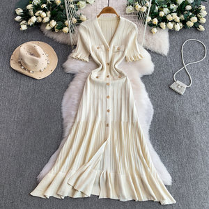 El Nuevo Vestido de Noche Tejido Irradia un Encanto Femenino Elegante y de Alta Gama. Presenta un Vestido Largo con Volantes - Product Image 2