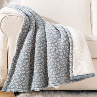 Weiche, minimalistische Tiermuster-Decke aus Nylon-Acryl-Jacquard-Strick, dekorative Bettdecke, wendbare Sherpa-Strickdecke für den Winter