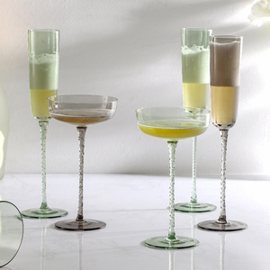 Verres à <span class=keywords><strong>vin</strong></span> rouge, à champagne et coupes à cocktail gris, en cristal sans plomb, faits main, personnalisés, avec <span class=keywords><strong>gravure</strong></span> spirale <span class=keywords><strong>sur</strong></span> tige, vente en gros - Product Image 4