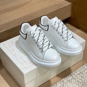 Chaussures de tennis de luxe 2026 de marque MQ, en cuir véritable, sportives et décontractées pour hommes, baskets classiques Mqqueen blanches pour femmes - Product Image 1