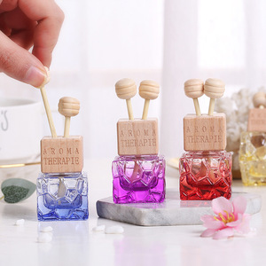 Botella difusora colgante de coche con cubo de Color vacío de 10ml con Clip de Metal, botellas de Perfume de vidrio para ambientador - Product Image 3