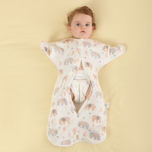 Eng anliegender, atmungsaktiver Baby-Schlafsack aus weicher Baumwolle mit Reißverschluss für alle Jahreszeiten und selbstberuhigenden Wickelfunktion für Neugeborene - Product Image 2