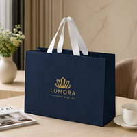 Sac Cadeau Personnalisé de Luxe Bleu Marine Élégant en Papier d'Art avec Estampage à Chaud Doré pour Boutiques de Vêtements et Détaillants