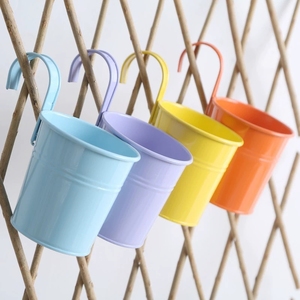Petit panier suspendu d'art en fer détachable pour <span class=keywords><strong>pot</strong></span> de fleur multi-plantes <span class=keywords><strong>Pot</strong></span> suspendu de couleur bonbon pour balcon et terrasse - Product Image 1