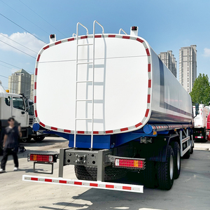 Vente flash Sinotruk Howo 8x4 27000 litres Camion citerne à carburant diesel Camion citerne à carburant Lhd Rhd avec réservoir en alliage d'aluminium - Product Image 3