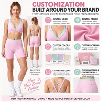 Ensemble de yoga personnalisé pour femme, soutien-gorge deux pièces effet superposé à double bretelles croisées et dos ouvert, short cycliste à taille contrastante, ensemble short de yoga et de Pilates