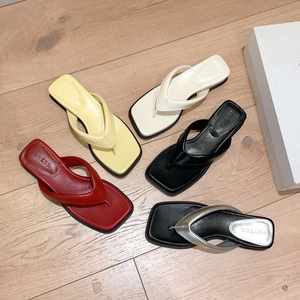 Sandales décontractées de plage à talon épais en cuir à bout carré pour femme 2026 - Product Image 1