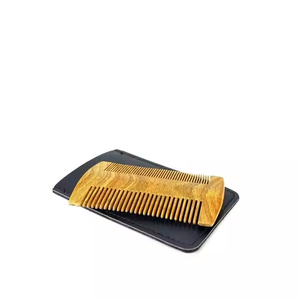 Venta al por mayor Directivo de fábrica Peine de barba de sándalo con funda protectora Logotipo personalizado de piel sintética disponible Calidad de lujo - Product Image 4