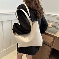 Tas Selempang Wanita Bahan Nylon Kasual Dua Pegangan Resleting Desain Sederhana Serbaguna untuk Perjalanan, Kantor, dan Acara Santai