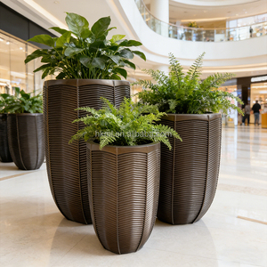 กระถางต้นไม้ทรงกระบอก FRP เคลือบโลหะ สำหรับตกแต่งล็อบบี้โรงแรมหรู กระถางไฟเบอร์กลาสสีทอง กระถางดอกไม้คุณภาพสูง - Product Image 4