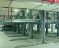 Stacker de voiture simple à 2 poteaux Valet Parking Stockage de voiture hydraulique Système de levage de stationnement Parking vertical