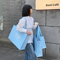 Sacs shopping en papier haut de gamme pour vêtements féminins, salons de beauté, boutiques, emballages cadeaux, sacs fourre-tout, logo personnalisé, vente en gros