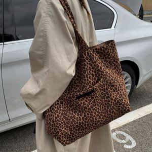 Sac fourre-tout à motif léopard grande capacité pour femme, idéal pour les voyages en extérieur – Offre spéciale - Product Image 3
