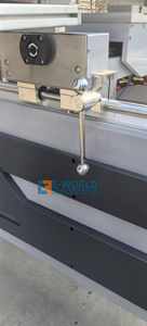 เครื่องเชื่อมแบบไร้รอยต่ออัตโนมัติ E-WORLD 4 หัว ควบคุมด้วย PLC สำหรับเครื่องจักรผลิตประตูหน้าต่างอลูมิเนียม - Product Image 2