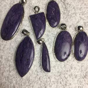 Colgante de estilo clásico de Plata de Ley 925 hecho a mano, cabujón de charoita ovalada, colgantes de moda Natural de excelente calidad - Product Image 4