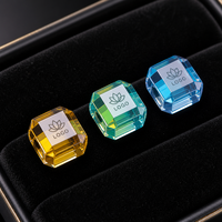 Perles carrées en verre à trou droit, multicolores, facettées, en forme de cube, pour la fabrication de bijoux, logo personnalisé, collier et bracelet DIY, vente en gros