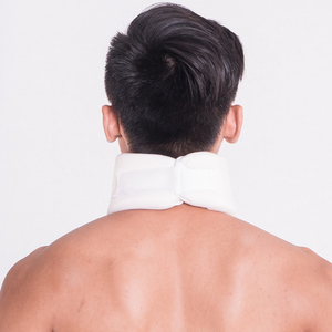 목과 가슴을 지지하도록 설계된 조절 가능하고 편안한 경추 칼라, 통증 완화 및 안정화 제공 - Product Image 5