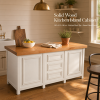 Buffet de cuisine en bois massif blanc style ferme, avec îlot central, plan de travail en bois massif et rangement à panneaux surélevés