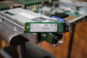PowerEdge R660 8sff เซิร์ฟเวอร์แบบแร็ค 1U พร้อมซ็อกเก็ตสำหรับโปรเซสเซอร์รุ่นที่ 4 หรือ 5 จำนวน 2 ตัว รุ่น Bronze 3408U ความเร็ว 1.8GHz มีสินค้าในสต็อก - Product Image 3