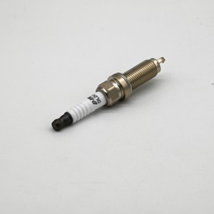 Candela di fascia alta personalizzata <span class=keywords><strong>doppio</strong></span> iridio oro numero OE 122905 r0003 per prestazioni ottimali del motore auto a benzina nuove - Product Image 4