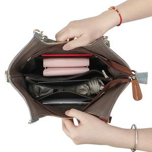 Sac à main AndoBag en cuir véritable à carreaux avec surpiqûres colorées, sacoche élégante à poignée supérieure, sac bandoulière pour femme 1819 - Product Image 6
