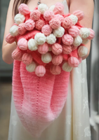 Handgestrickter Blumenüberwurf mit Rosenmuster, Polyester/Wolle-Material, Ganzjahres-Schal, Ideales Valentinstagsgeschenk für Sie