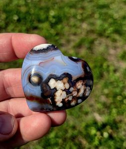 Vente en gros d'agates bleues Sakura de haute qualité, en forme de cœur, pierres naturelles polies pour la guérison par le Feng Shui, tendance de la mode, décoration intérieure - Product Image 6