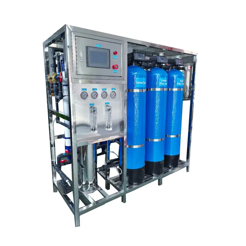 Sistema di osmosi inversa dell'acqua potabile minerale pura filtri purificanti depuratore macchina RO impianto di trattamento delle acque di depurazione