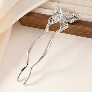 Elegante Pasador de Pelo en Forma de U con Diamantes para Mujer, Decoración Nupcial para el Cabello, Hecho de Aleación y Cristal con Diseño de Mariposa - Product Image 4