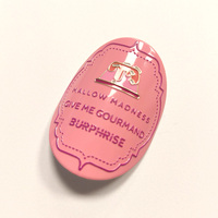 Label Cetak Marshmallow Epoxy Pink untuk Botol Parfum Beraroma Manis Stiker Parfum Metal Embossed