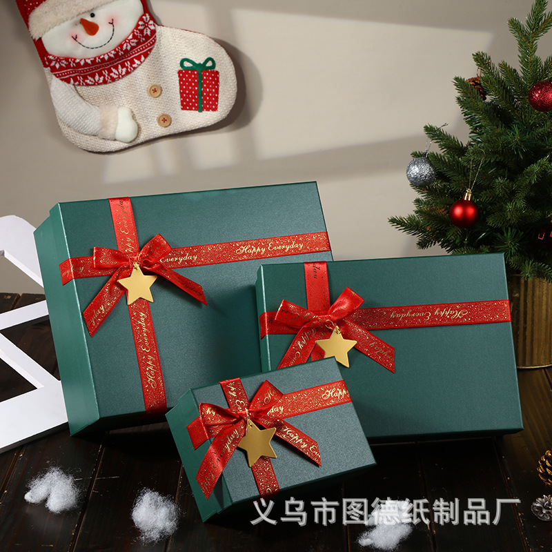 Caja verde hilo rojo + bolsa regalo