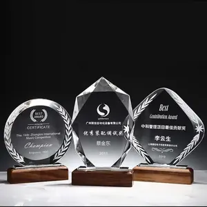 Prix usine gravure personnalisée trophée de cristal vierge Transparent pour cadeau souvenir d'affaires