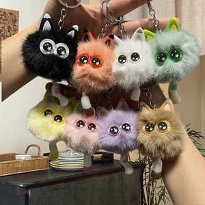 Al por mayor: Llavero de peluche Kawaii de pato de ojos grandes con forma de bola de carbón, colgante de elfo de dibujos animados lindo para bolso, colgante para llaves de coche, juguete de regalo - Product Image 1