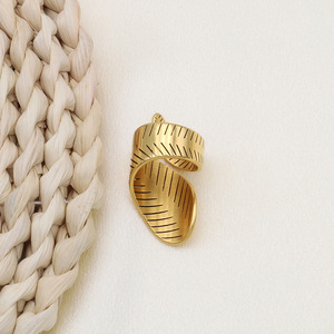 French Style Leaf Pattern <b>Titanium</b> Steel <b>Ring</b> Gold Unisex Fashion Jewelry Gift - Product Image 4