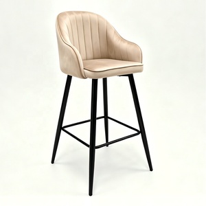 Tabourets <span class=keywords><strong>de</strong></span> <span class=keywords><strong>bar</strong></span> élégants en velours capitonné avec accoudoirs et structure en métal <span class=keywords><strong>noir</strong></span> pour la maison, l'hôtel, le <span class=keywords><strong>bar</strong></span>, le café - Product Image 1