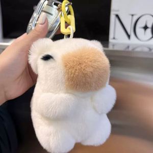 Peluche Capybara de Luxe en Fourrure de Lapin, Mignonne, Douce et Moelleuse avec Pompons, Porte-clés et Breloques de Sac, Accessoires - Product Image 6